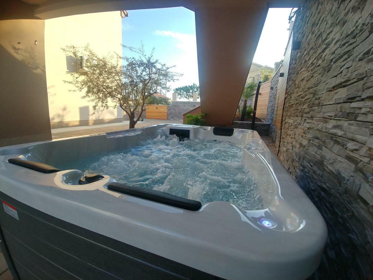 The Golden Island Apartments Veglia Exterior foto